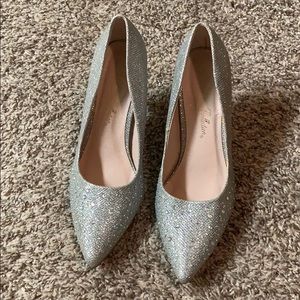 Last Chance!! Women’s Silver Heels
